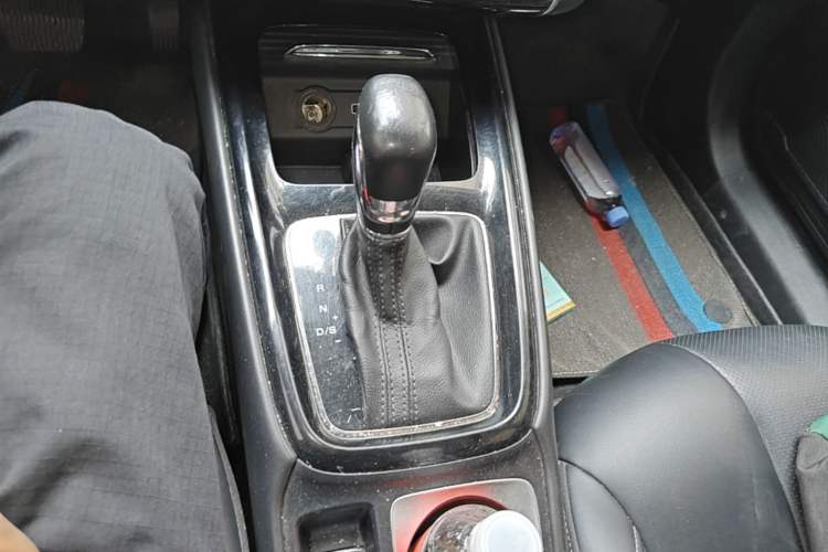 Used Roewe i5 2019 20T Automatic 4G Connect Luxury Flagship Edition Gear Lever