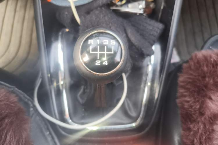 Used Roewe i5 2019 1.5L Manual 4G Connected Langyue Edition Gear Lever