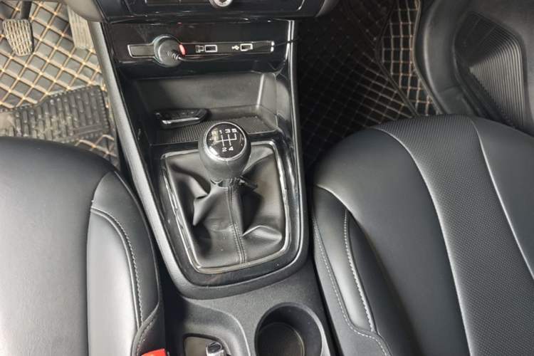 Used Roewe i5 2019 1.5L Manual 4G Connectable Langhao Edition Gear Lever