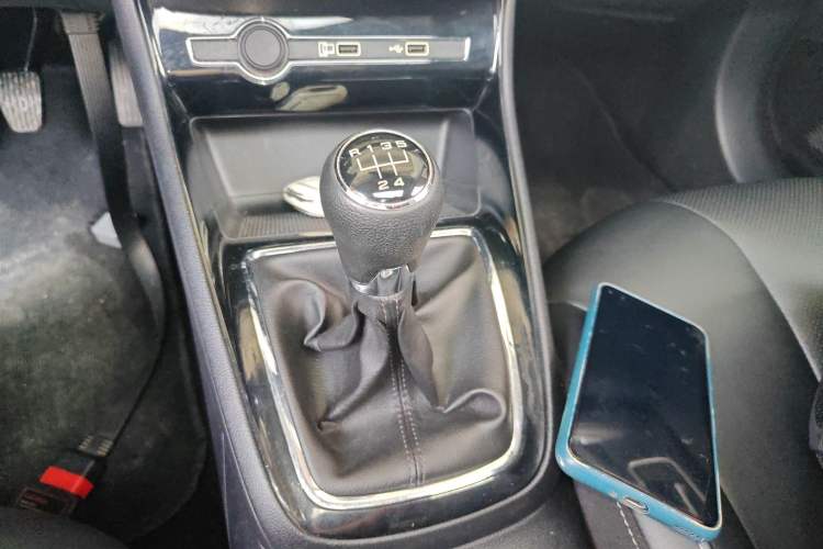 Used Roewe i5 2019 1.5L Manual 4G Connect Leehao Flagship Edition Gear Lever