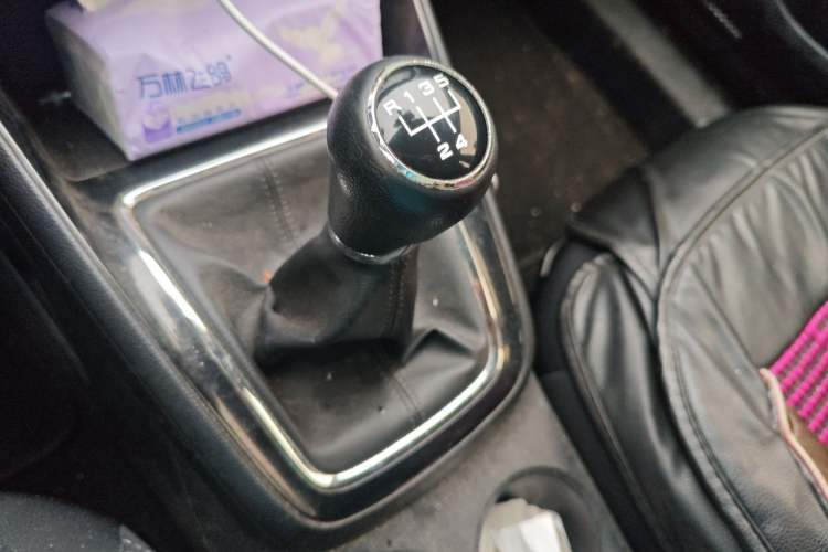 Used Roewe i5 2019 1.5L Manual 4G Connected Langyue Edition Gear Lever