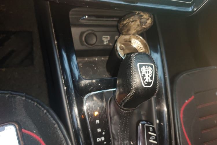 Used Roewe i5 2019 20T Automatic 4G Connected Supercharged Flagship Edition Gear Lever