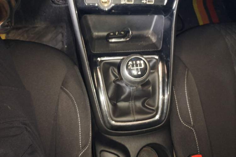 Used Roewe i5 2019 1.5L Manual 4G Connect Luxury Edition Gear Lever