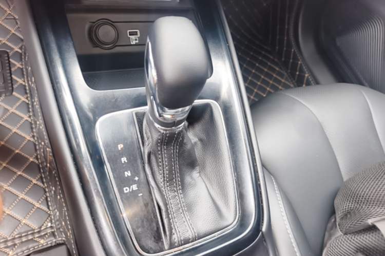 Used Roewe i5 2019 1.5L Automatic 4G Connected Linghao Flagship Edition Gear Lever