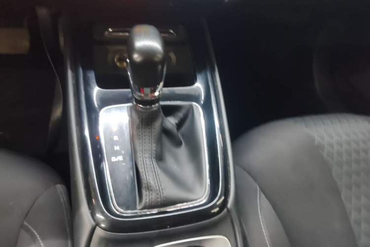 Used Roewe i5 2019 1.5L Automatic 4G Connected Linghao Edition Gear Lever