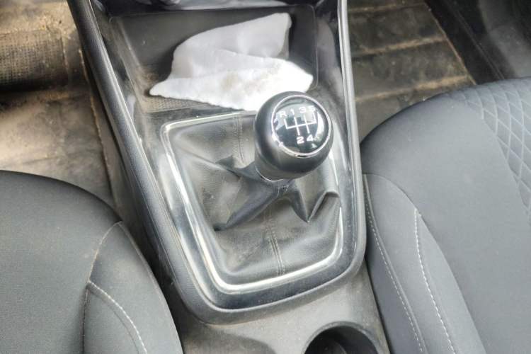 Used Roewe i5 2019 1.5L Manual 4G Connected Langyue Edition Gear Lever
