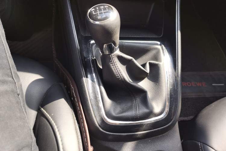 Used Roewe i5 2019 1.5L Manual 4G Connect Leehao Flagship Edition Gear Lever