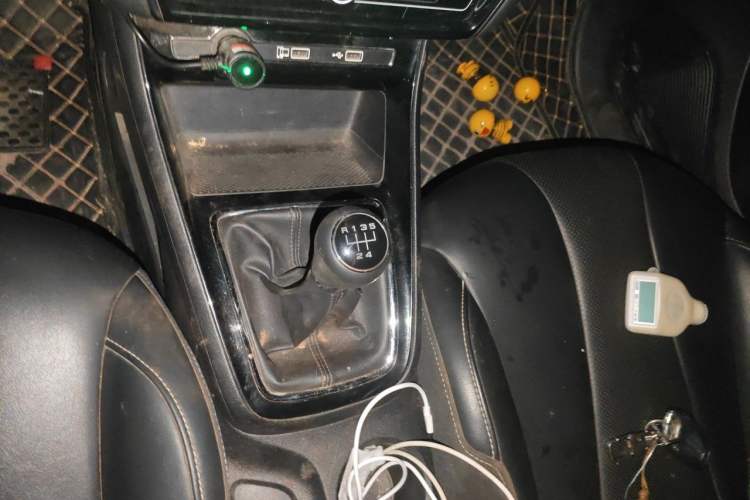 Used Roewe i5 2019 1.5L Manual 4G Connect Leehao Flagship Edition Gear Lever