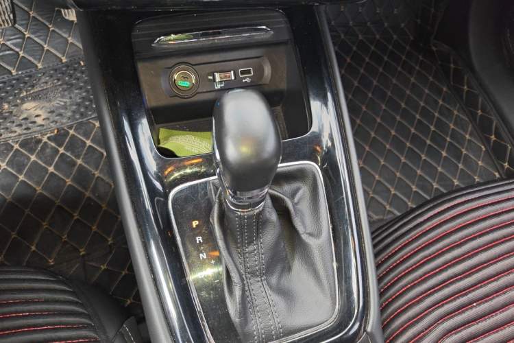 Used Roewe i5 2019 1.5L Automatic 4G Connected Linghao Flagship Edition Gear Lever