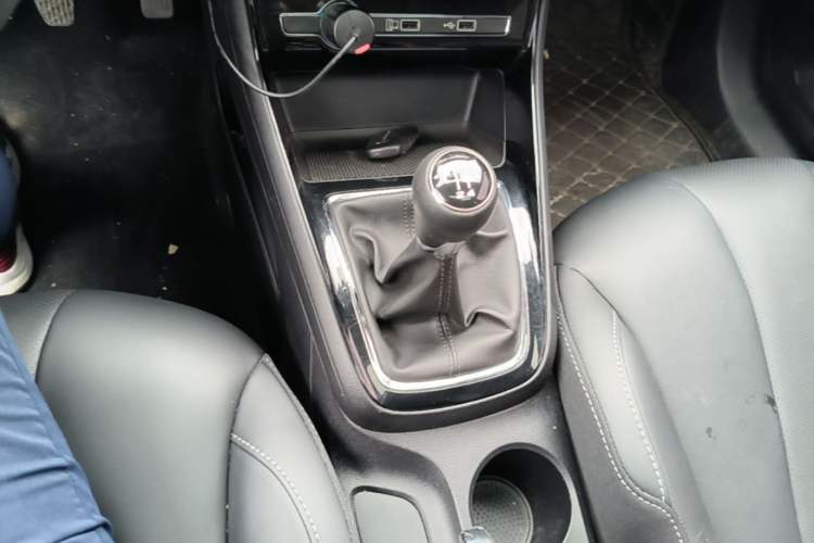 Used Roewe i5 2019 1.5L Manual 4G Connect Leehao Flagship Edition Gear Lever