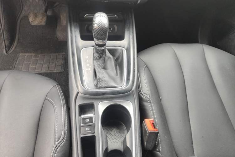 Used Roewe i5 2019 1.5L Automatic 4G Connected Langyue Edition Gear Lever