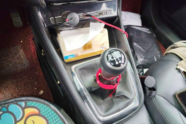 Used Roewe i5 2019 1.5L Manual 4G Connect Leehao Flagship Edition Gear Lever