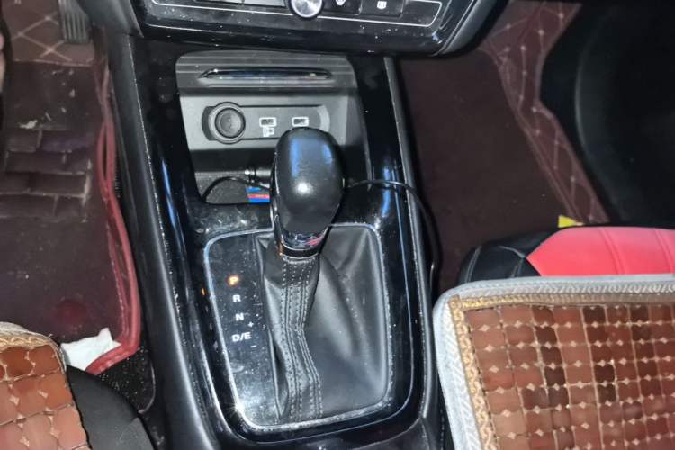Used Roewe i5 2019 1.5L Automatic 4G Connected Linghao Edition Gear Lever
