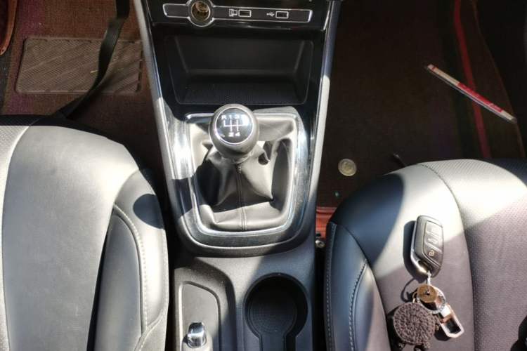 Used Roewe i5 2019 1.5L Manual 4G Connect Leehao Flagship Edition Gear Lever