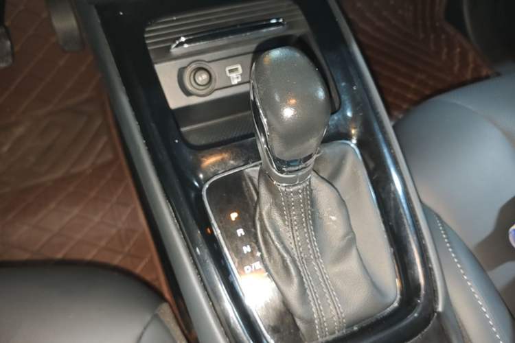 Used Roewe i5 2019 1.5L Automatic 4G Connected Linghao Flagship Edition Gear Lever