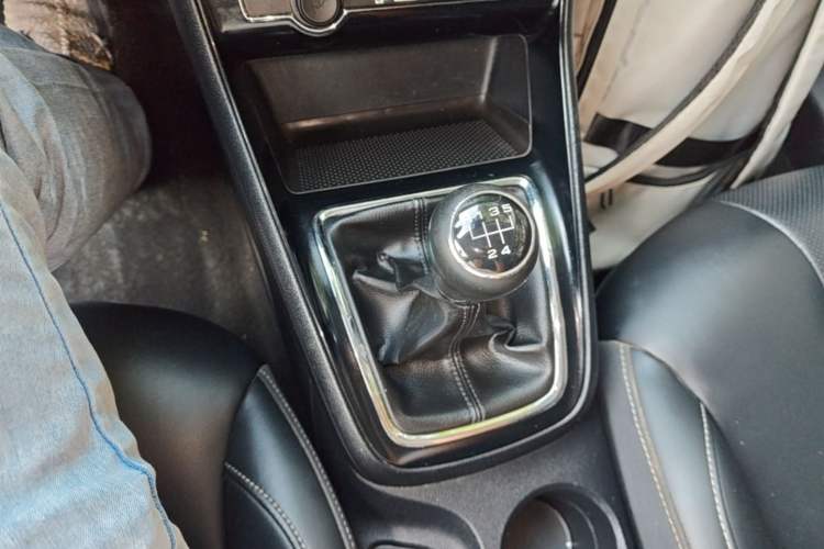 Used Roewe i5 2019 1.5L Manual 4G Connectable Langhao Edition Gear Lever