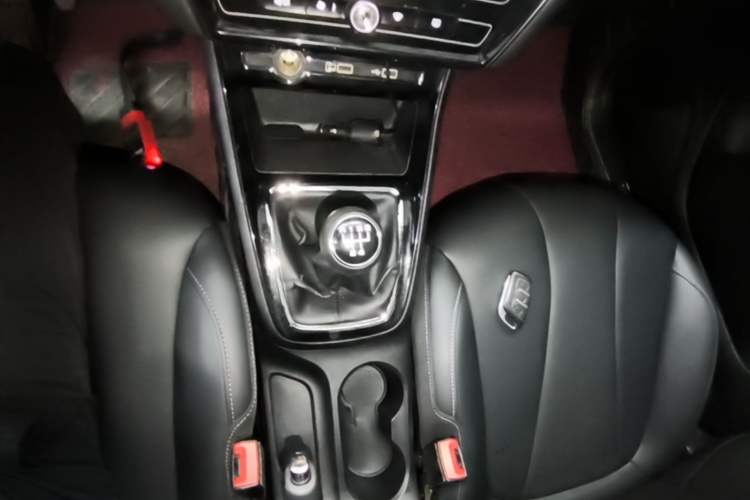 Used Roewe i5 2019 1.5L Manual 4G Connectable Langhao Edition Gear Lever