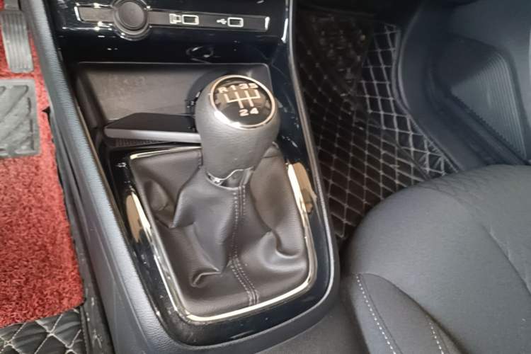 Used Roewe i5 2019 1.5L Manual 4G Connected Langyue Edition Gear Lever
