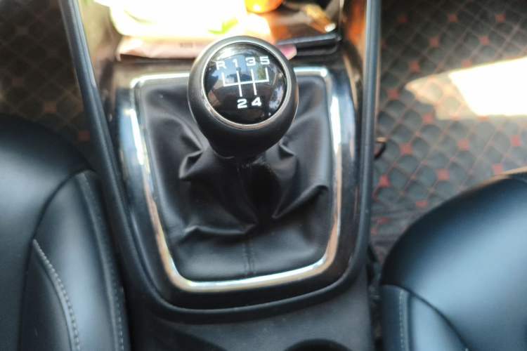 Used Roewe i5 2019 1.5L Manual 4G Connectable Langhao Edition Gear Lever