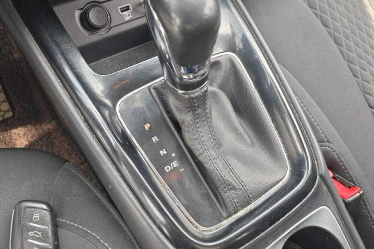 Used Roewe i5 2019 1.5L Automatic 4G Connected Langyue Edition Gear Lever