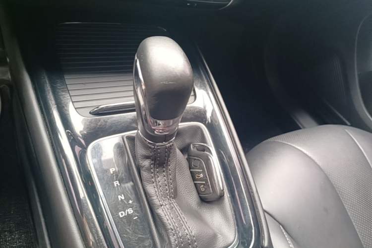 Used Roewe i5 2019 20T Automatic 4G Connected Supercharged Flagship Edition Gear Lever