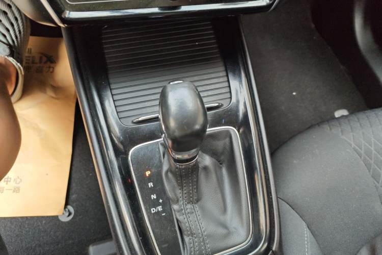 Used Roewe i5 2019 1.5L Automatic 4G Connected Langyue Edition Gear Lever