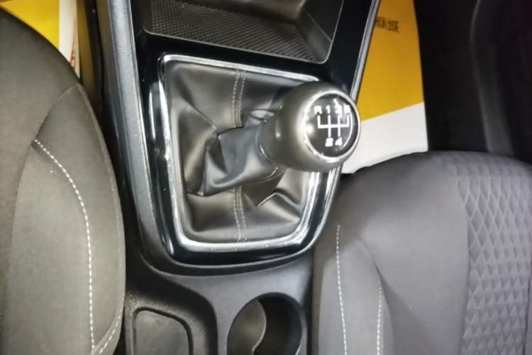 Used Roewe i5 2019 1.5L Manual 4G Connect Luxury Edition Gear Lever