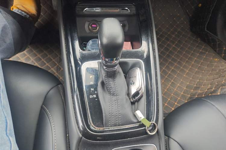 Used Roewe i5 2019 20T Automatic 4G Connected Supercharged Flagship Edition Gear Lever