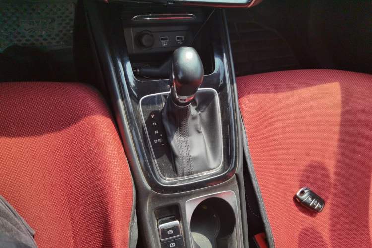 Used Roewe i5 2019 1.5L Automatic 4G Connected Langyue Edition Gear Lever