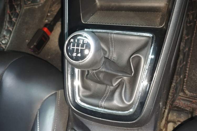 Used Roewe i5 2019 1.5L Manual 4G Connect Leehao Flagship Edition Gear Lever