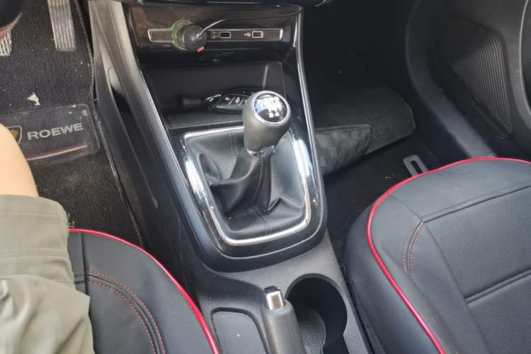 Used Roewe i5 2019 1.5L Manual 4G Connected Langyue Edition Gear Lever