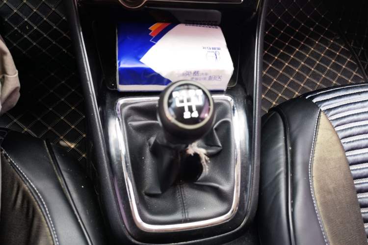 Used Roewe i5 2019 1.5L Manual 4G Connectable Langhao Edition Gear Lever