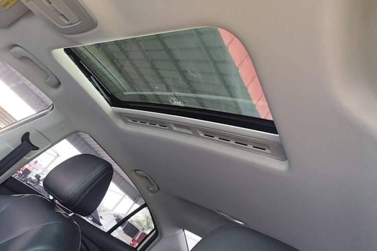 Used Roewe i5 2019 1.5L Automatic 4G Connected Langhao Edition Headliner