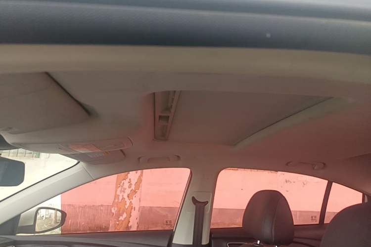 Used Roewe i5 2019 1.5L Automatic 4G Connected Langhao Edition Headliner