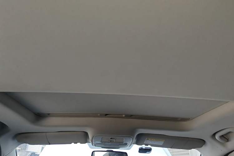Used Roewe i5 2019 20T Automatic 4G Connect Luxury Flagship Edition Headliner