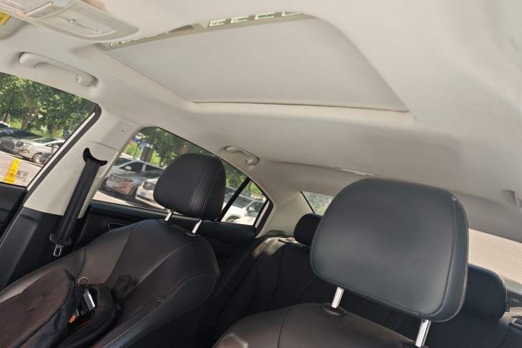 Used Roewe i5 2019 20T Automatic 4G Connected Supercharged Flagship Edition Headliner