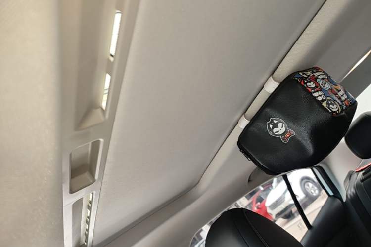 Used Roewe i5 2019 1.5L Automatic 4G Connected Langhao Edition Headliner