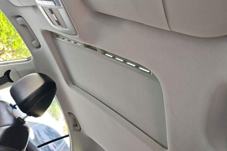 Used Roewe i5 2019 1.5L Automatic 4G Connected Langhao Edition Headliner