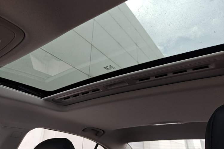 Used Roewe i5 2019 1.5L Manual 4G Connect Leehao Flagship Edition Headliner