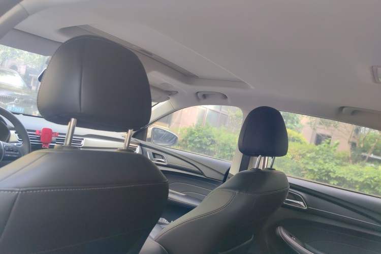 Used Roewe i5 2019 1.5L Automatic 4G Connected Langhao Edition Headliner