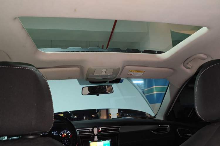 Used Roewe i5 2019 1.5L Automatic 4G Connected Langyue Edition Headliner