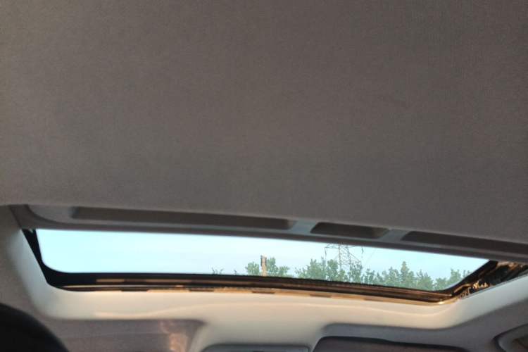 Used Roewe i5 2019 1.5L Automatic 4G Connected Langyue Edition Headliner