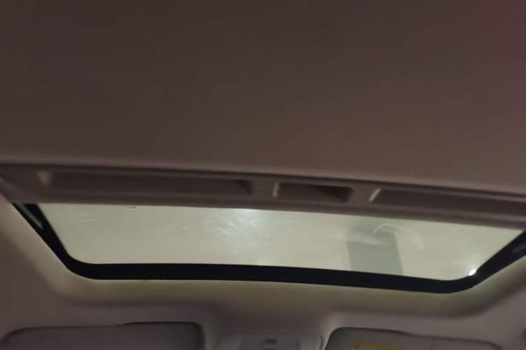 Used Roewe i5 2019 1.5L Automatic 4G Connected Langhao Edition Headliner