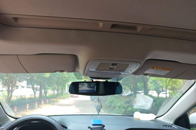 Used Roewe i5 2019 1.5L Automatic 4G Connected Langhao Edition Headliner