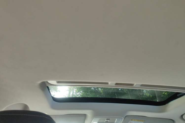 Used Roewe i5 2019 1.5L Automatic 4G Connected Linghao Flagship Edition Headliner
