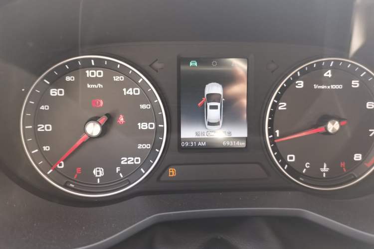 Used Roewe i5 2019 1.5L Manual 4G Connect Leehao Flagship Edition Instrument Cluster