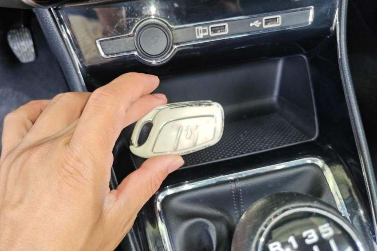 Used Roewe i5 2019 1.5L Manual 4G Connect Leehao Flagship Edition Interior 1