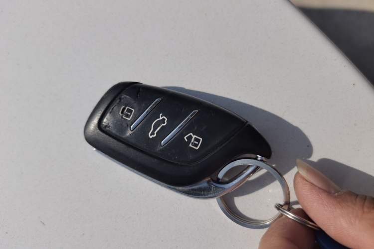 Used Roewe i5 2019 1.5L Manual 4G Connect Leehao Flagship Edition Interior 1