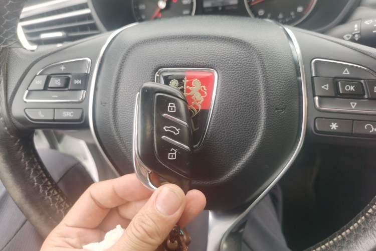 Used Roewe i5 2019 1.5L Automatic 4G Connected Langyue Edition Interior 1