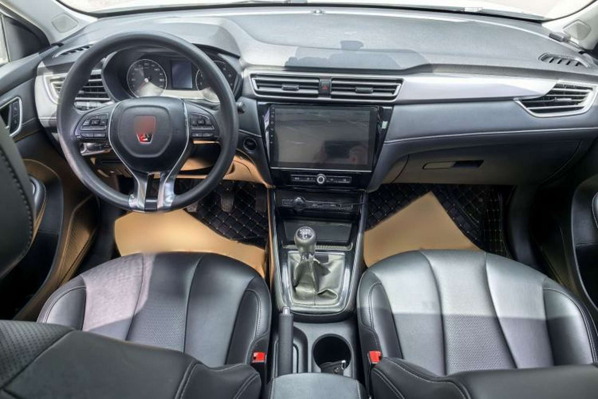 Used Roewe i5 2019 1.5L Manual 4G Connectable Langhao Edition Interior 1